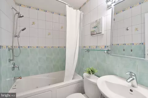 Bath - 8737 Redman St, Springfield, VA 22153 photo 2 of 4