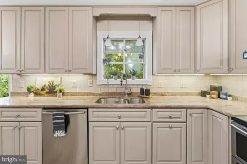 Kitchen - 6404 Phillip Ct, Springfield, VA 22152 photo 6 of 6