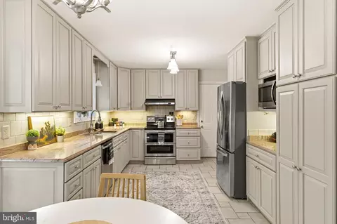 Kitchen - 6404 Phillip Ct, Springfield, VA 22152 photo 3 of 6