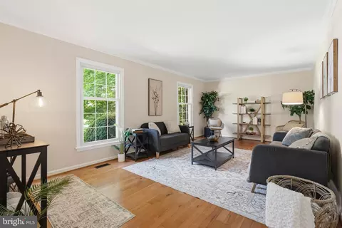 Living - 6404 Phillip Ct, Springfield, VA 22152 photo 1 of 4