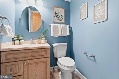 Bath - 6404 Phillip Ct, Springfield, VA 22152 photo 1 of 5
