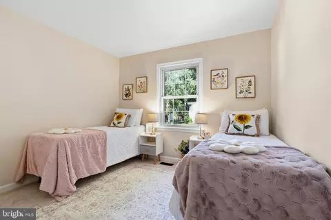 Bedroom - 6404 Phillip Ct, Springfield, VA 22152 photo 6 of 11