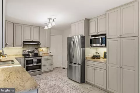 Kitchen - 6404 Phillip Ct, Springfield, VA 22152 photo 4 of 6