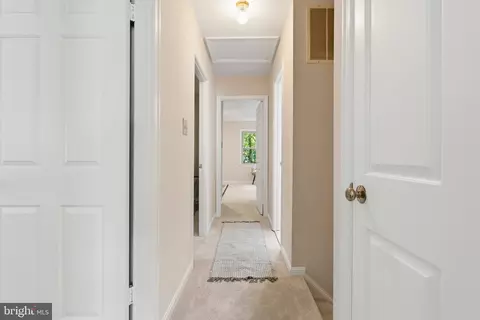 Entry Way - 6404 Phillip Ct, Springfield, VA 22152 photo 6 of 9