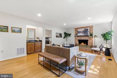 Living - 6404 Phillip Ct, Springfield, VA 22152 photo 3 of 4