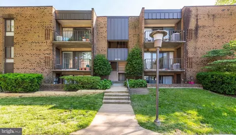 4414 Island Pl #302, Annandale, VA 22003