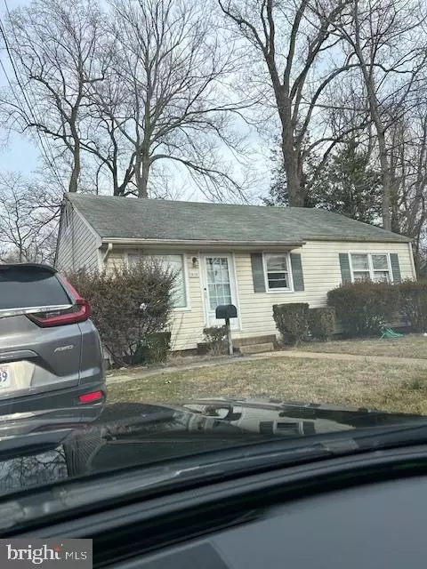 1915 Griffith Rd, Falls Church, VA 22043