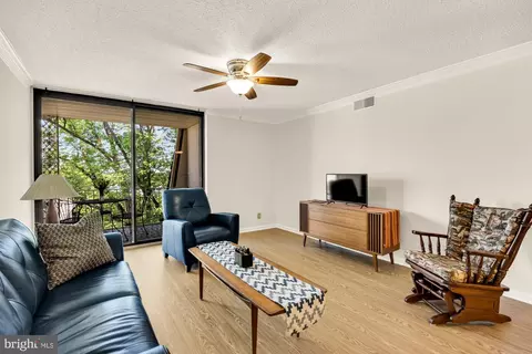 3117 Patrick Henry Dr #430, Falls Church, VA 22044