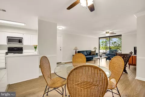 3117 Patrick Henry Dr #430, Falls Church, VA 22044