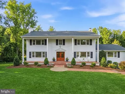 11309 Hunting Horse Dr, Fairfax Station, VA 22039