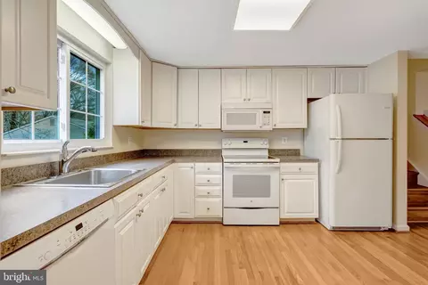 7743 Middle Valley Dr, Springfield, VA 22153 photo 4