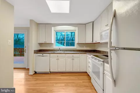 7743 Middle Valley Dr, Springfield, VA 22153 photo 3