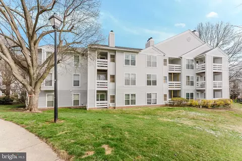 10300 Appalachian Cir #208, Oakton, VA 22124