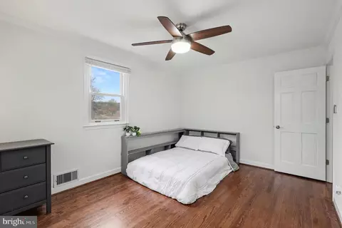Bedroom - 5633 Inverchapel Rd, Springfield, VA 22151 photo 1 of 6