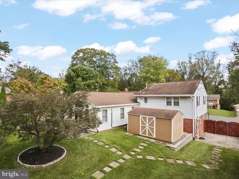 Exterior - 5633 Inverchapel Rd, Springfield, VA 22151 photo 1 of 3