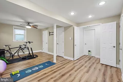 Entry Way - 5633 Inverchapel Rd, Springfield, VA 22151 photo 6 of 7