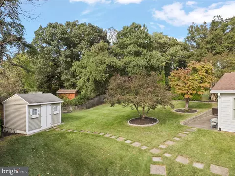 Exterior - 5633 Inverchapel Rd, Springfield, VA 22151 photo 2 of 3
