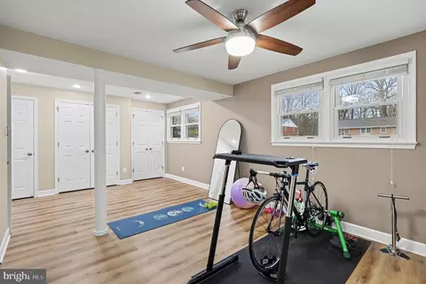 Entry Way - 5633 Inverchapel Rd, Springfield, VA 22151 photo 7 of 7