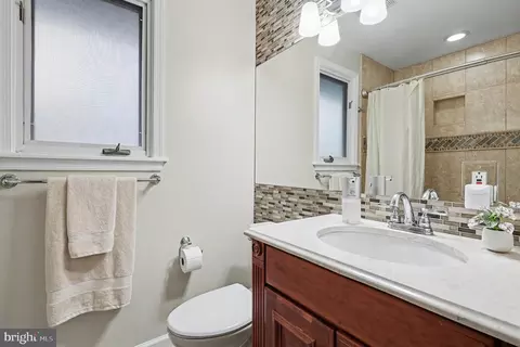 Bath - 5633 Inverchapel Rd, Springfield, VA 22151 photo 3 of 4