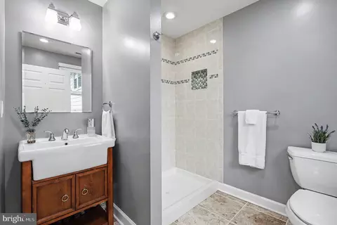 Bath - 5633 Inverchapel Rd, Springfield, VA 22151 photo 1 of 4