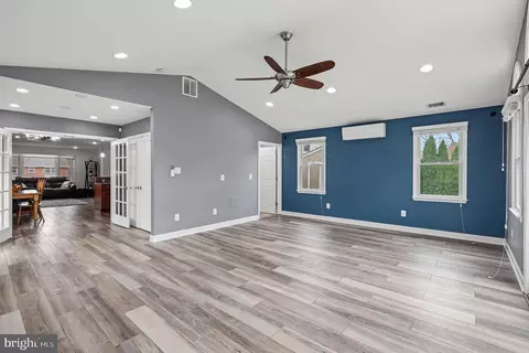 Living - 5633 Inverchapel Rd, Springfield, VA 22151 photo 6 of 6