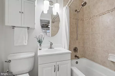 Bath - 5633 Inverchapel Rd, Springfield, VA 22151 photo 2 of 4