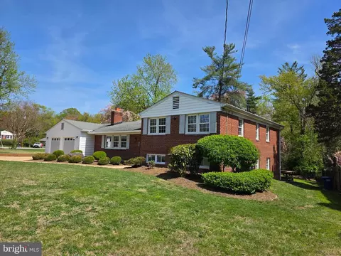 1915 Shannon Ct, Alexandria, VA 22306