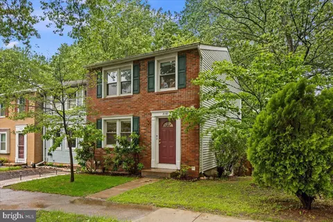 8160 Curving Creek Ct, Springfield, VA 22153