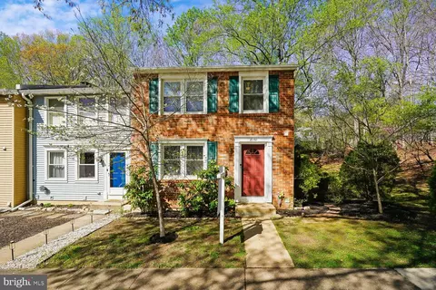 8160 Curving Creek Ct, Springfield, VA 22153