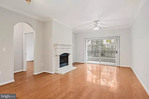 12957 Centre Park Cir #103, Herndon, VA 20171