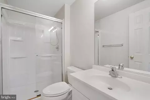 Bath - 6515 Field Master Dr, Springfield, VA 22152 photo 3 of 4
