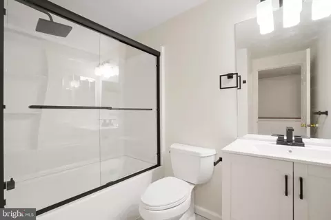 Bath - 6515 Field Master Dr, Springfield, VA 22152 photo 4 of 4