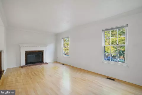 Living - 6515 Field Master Dr, Springfield, VA 22152 photo 7 of 11