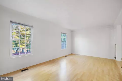 Living - 6515 Field Master Dr, Springfield, VA 22152 photo 6 of 11