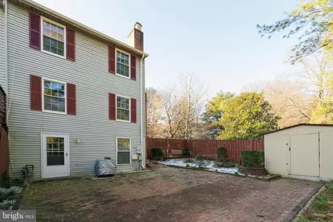 Exterior - 6515 Field Master Dr, Springfield, VA 22152 photo 7 of 8