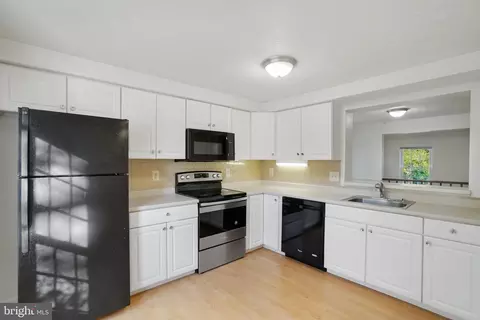 Kitchen - 6515 Field Master Dr, Springfield, VA 22152 photo 2 of 3