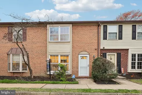 5678 Independence Cir, Alexandria, VA 22312