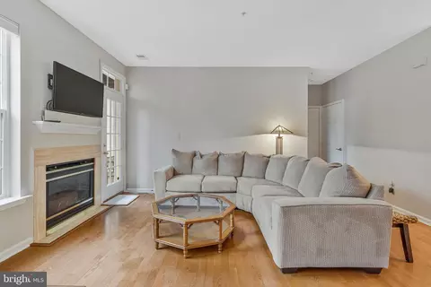 Living - 11405 H Windleaf Ct #23, Reston, VA 20194 photo 1 of 2