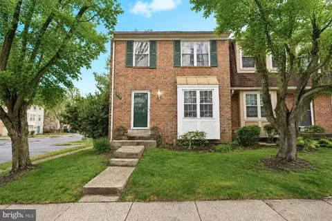 3930 Collis Oak Ct, Fairfax, VA 22033