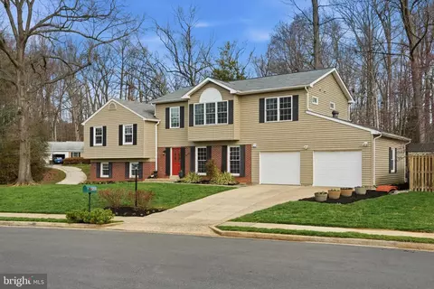 Exterior - 9502 Wallingford Dr, Burke, VA 22015 photo 5 of 7