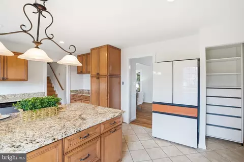 Kitchen - 9502 Wallingford Dr, Burke, VA 22015 photo 5 of 5