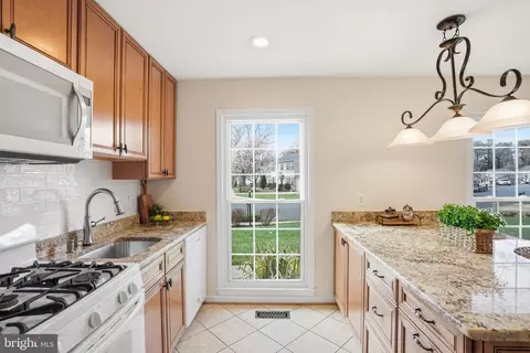 Kitchen - 9502 Wallingford Dr, Burke, VA 22015 photo 3 of 5