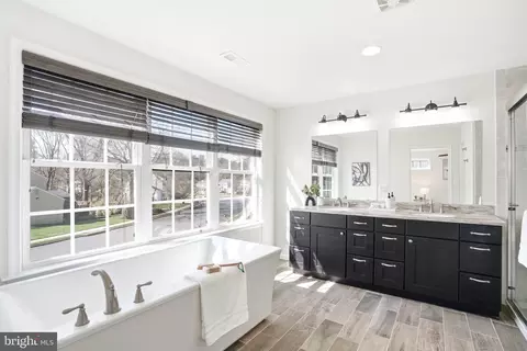 Bath - 9502 Wallingford Dr, Burke, VA 22015 photo 1 of 6