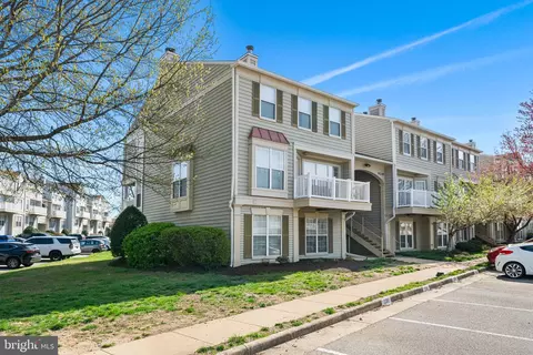 9247 Cardinal Forest Ln #202, Lorton, VA 22079
