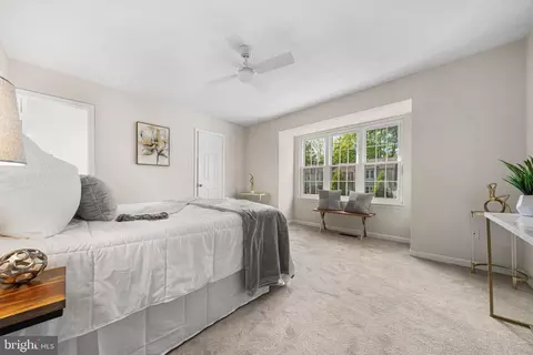 Bedroom - 9117 Galbreth Ct, Springfield, VA 22153 photo 3 of 7