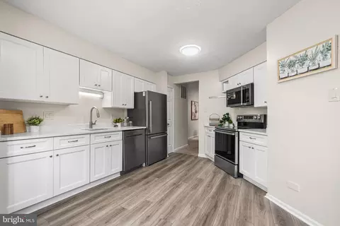 Kitchen - 9117 Galbreth Ct, Springfield, VA 22153 photo 1 of 2