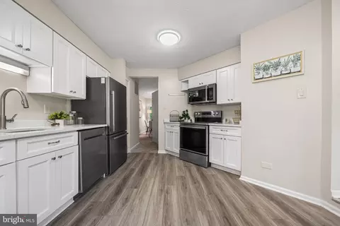 Kitchen - 9117 Galbreth Ct, Springfield, VA 22153 photo 2 of 2