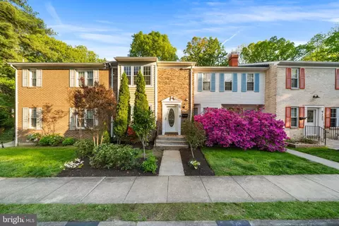 9117 Galbreth Ct, Springfield, VA 22153