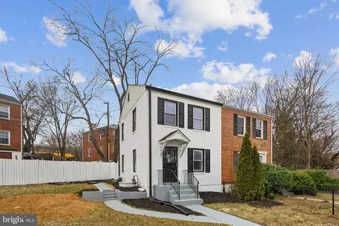 2215 Farrington Ave, Alexandria, VA 22303
