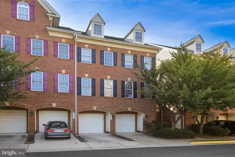 4617 Hummingbird Ln #110, Fairfax, VA 22033